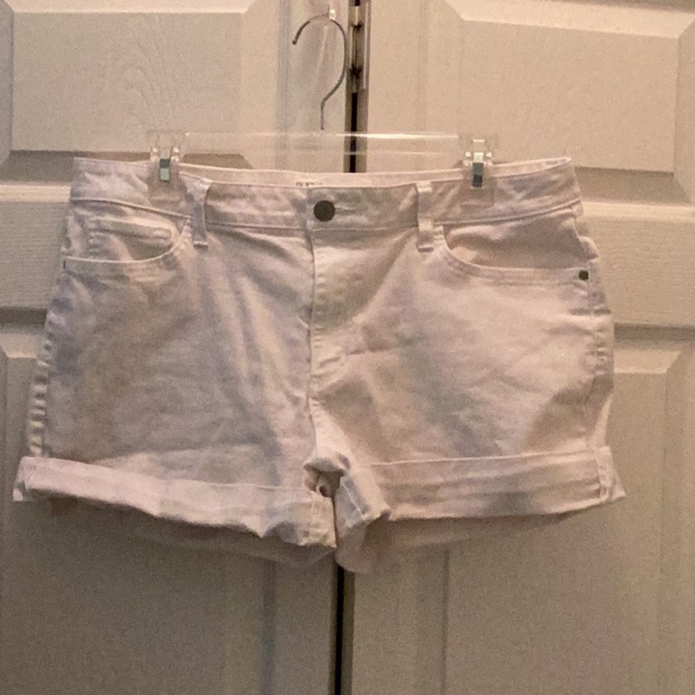 🖤NWOT a,n.a Size 18 Shorts Must Have Fun to Wear 🖤